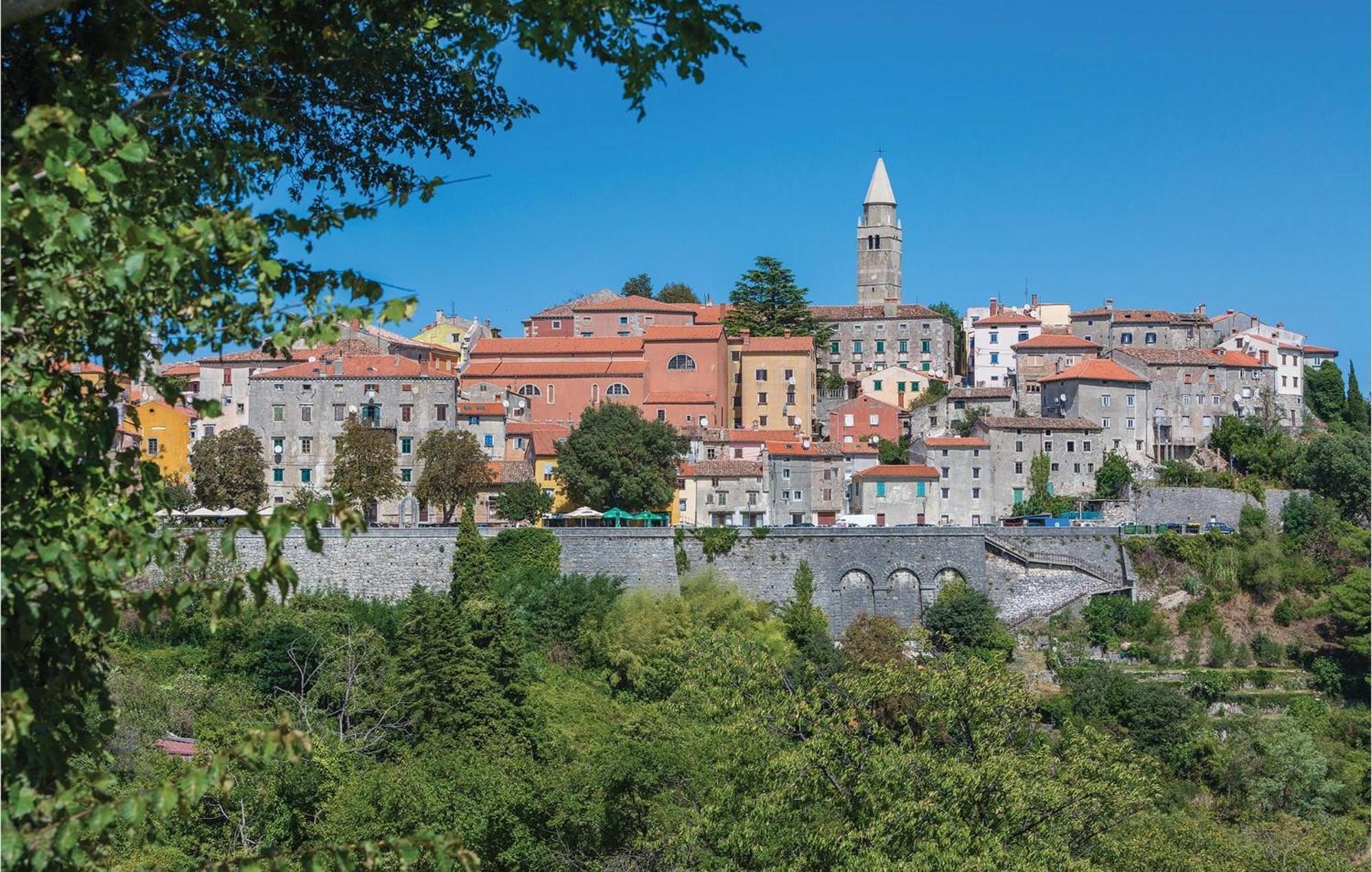 Gorgeous Apartment In Labin With Kitchen Eksteriør billede